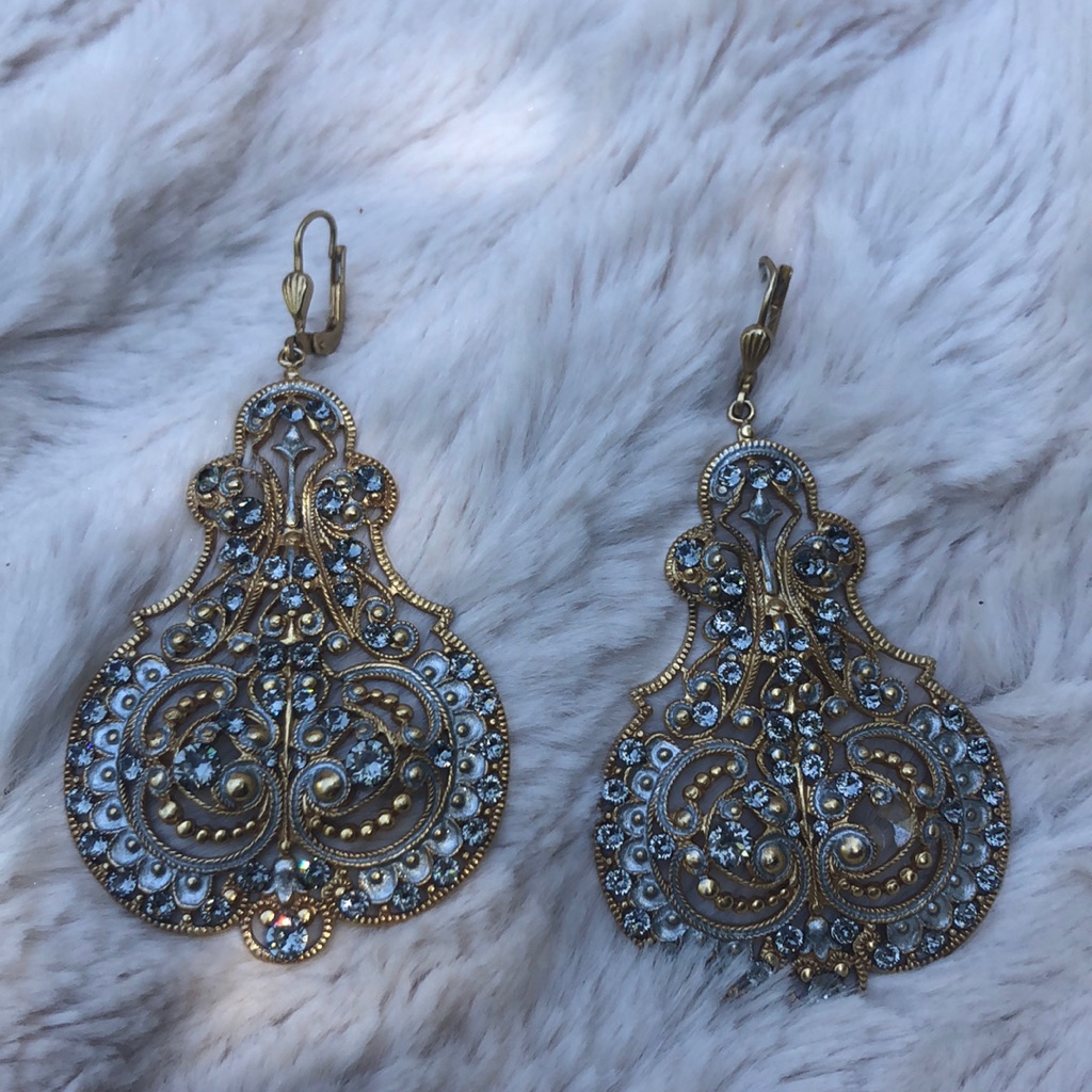 Catherine Popesco Chandelier - La Vie Parisienne 158$